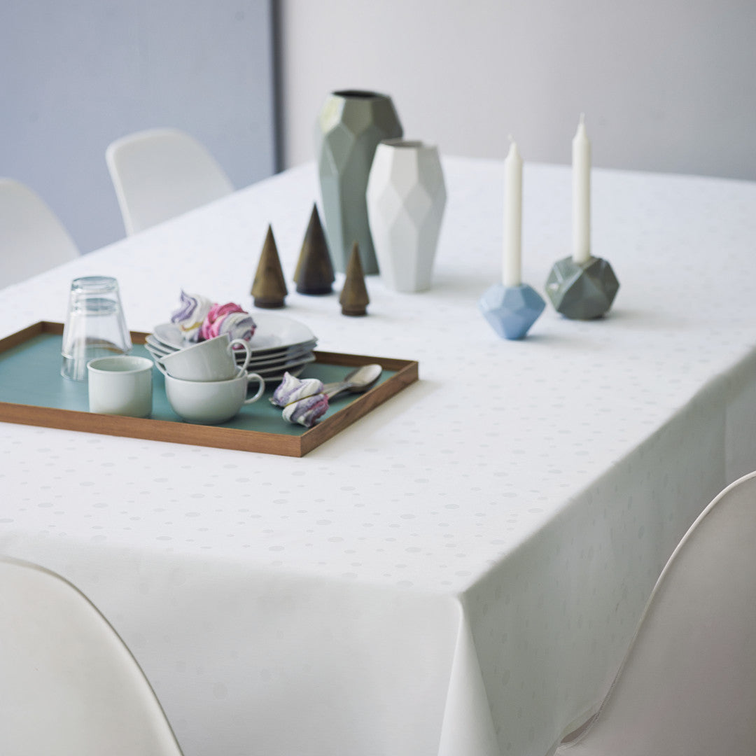 Juna Dot Hvid Damaskdug med Prikker - 140 x 220 cm