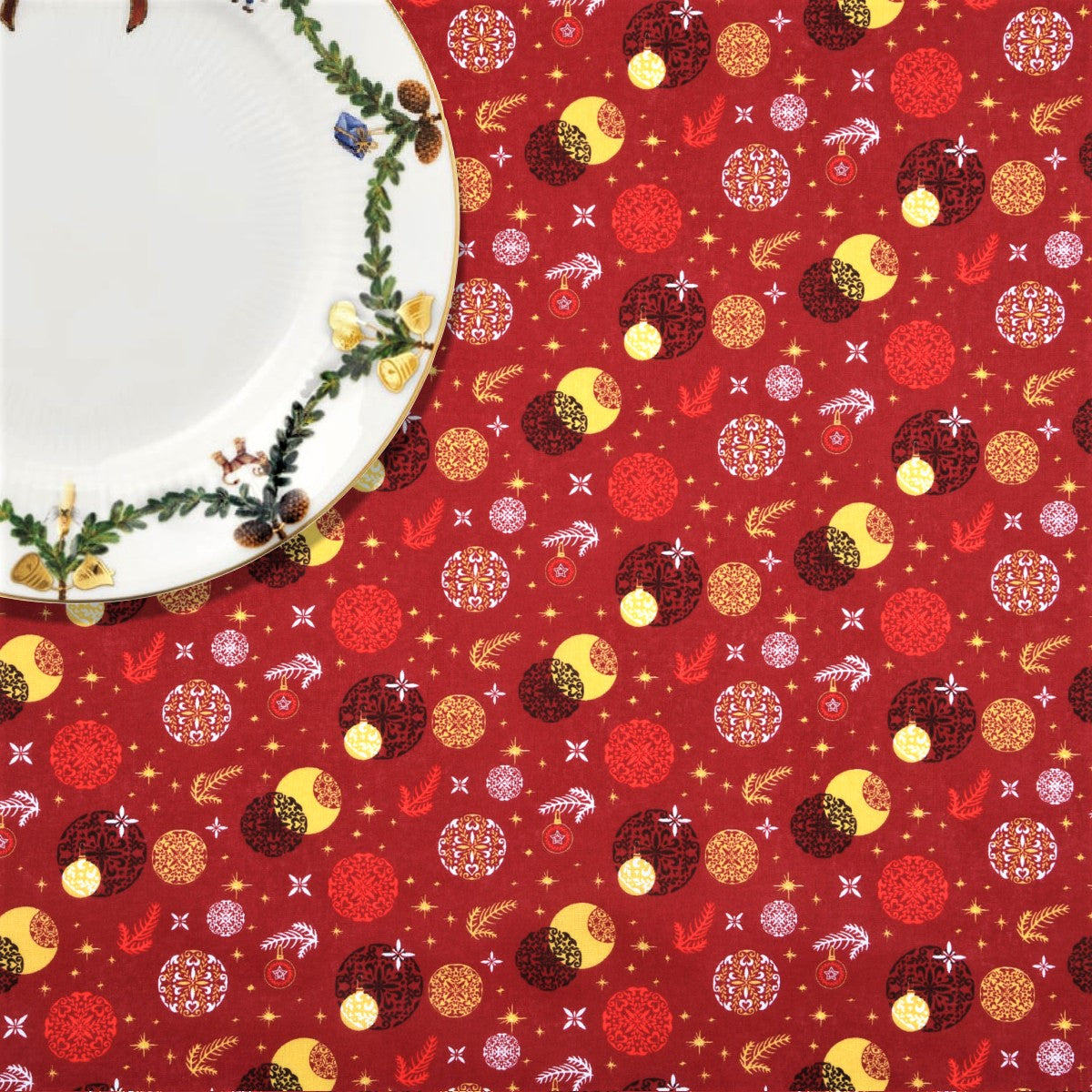 La Boule de Noel Rød - Juleakryldug med julekugler og gran