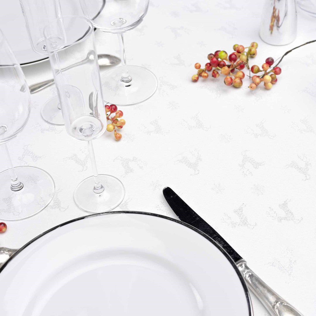 Les Rennes Metallic Hvid 140 x 250 cm, rektangulær juledug, opdækning