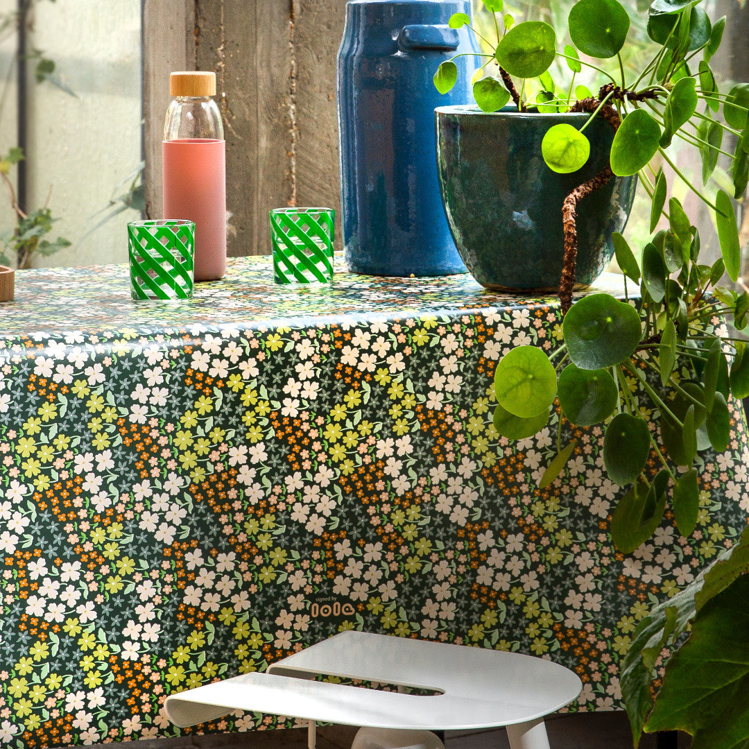 Butterflys Buffet Hunter - Lola voksdug med flot blomsterpragt, miljø