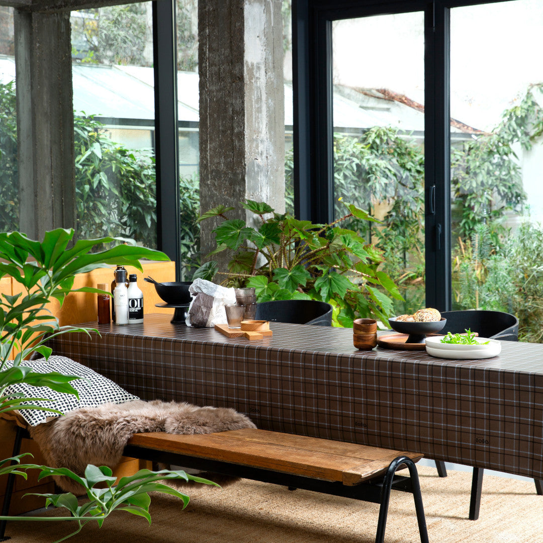 Check Pecan - Lola voksdug med klassisk ternet design, miljø