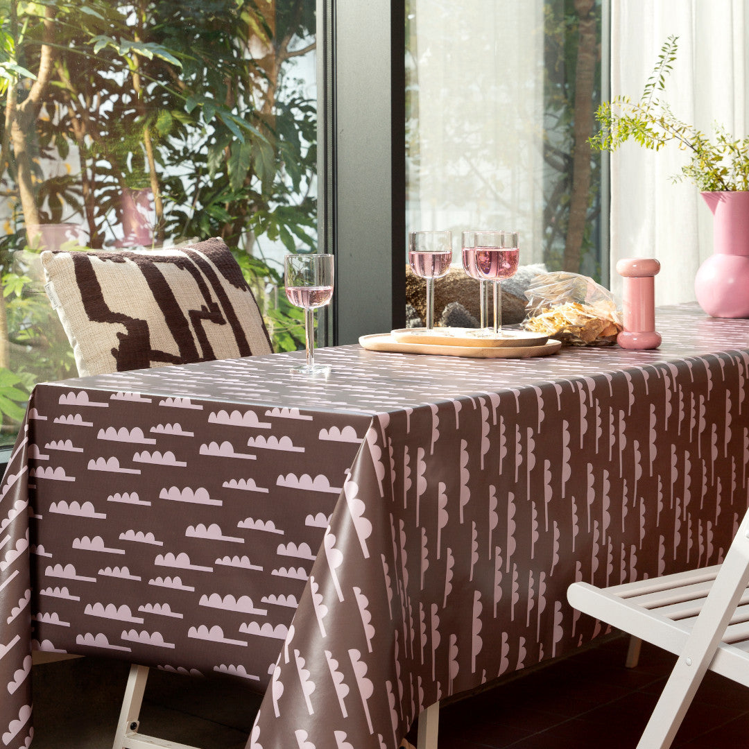 Forest Jump Eggplant - Lola voksdug med abstrakte træer