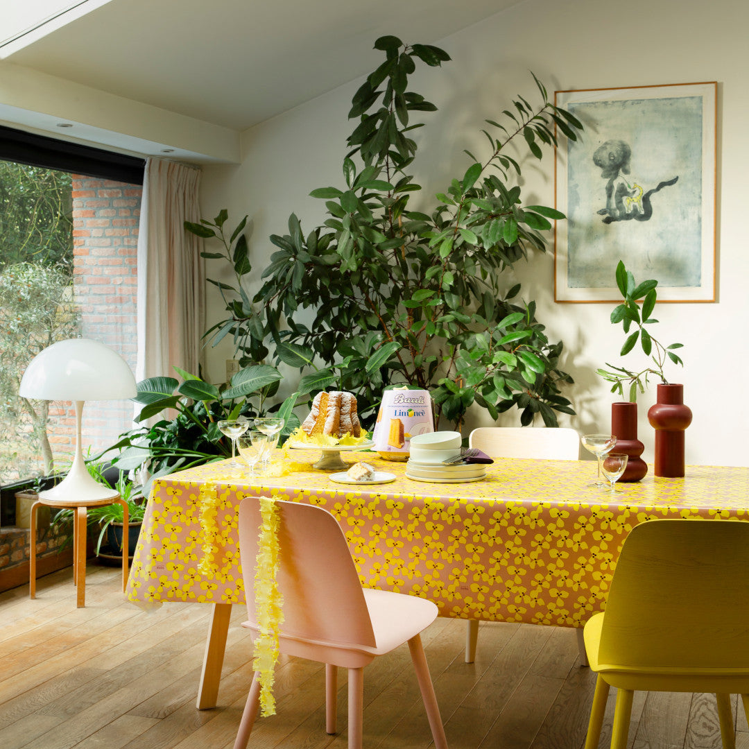 Poppy Rosenwood - Lola voksdug med et legende blomsterdesign, miljø