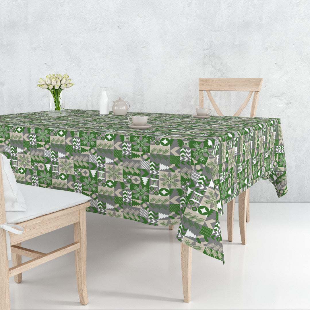 Merry Present Green julevoksdug på bord med moderne skovtema i grønne og beige nuancer