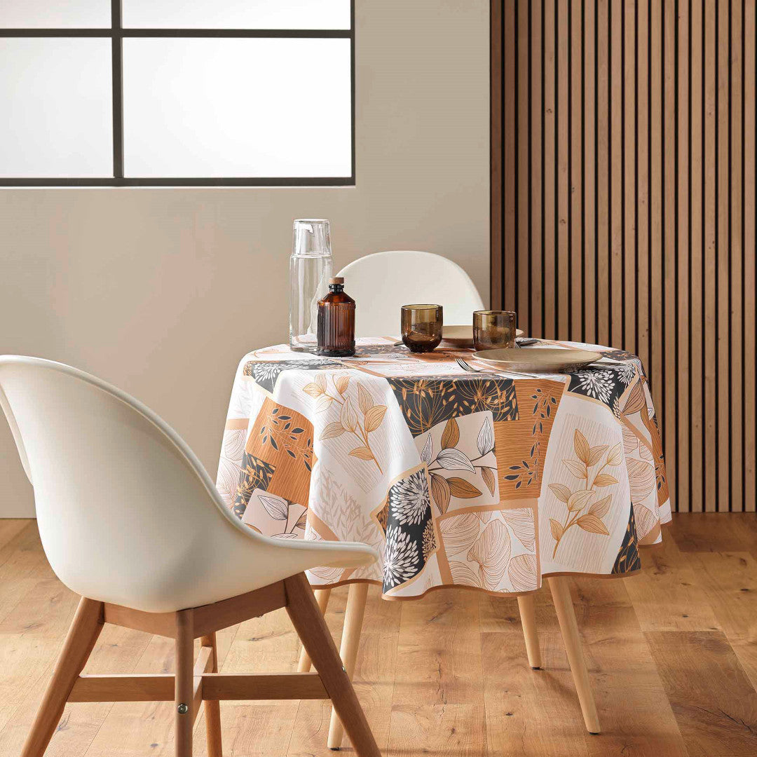 Dækket bord med rund naturfarvet dug