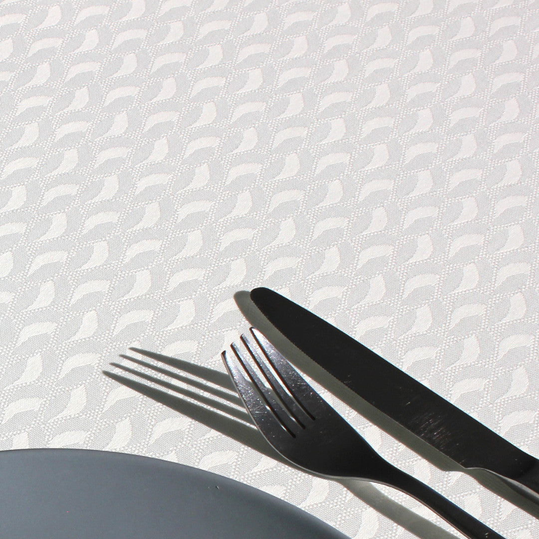 Munch White akryldug med uendelige ruder og bølger i mønster, 160 cm