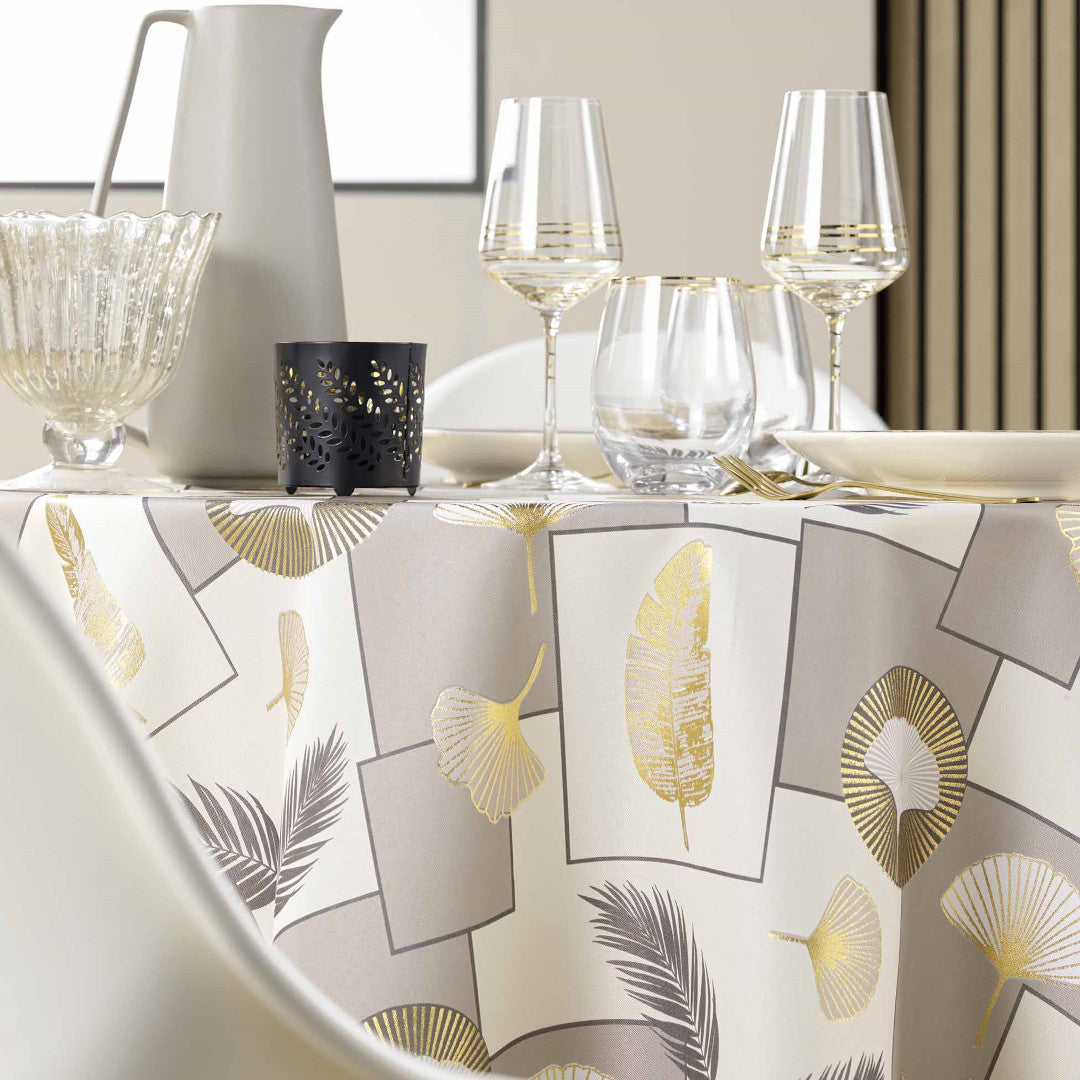 Detaljeret udsnit af Natane Natural rund dug med eksklusive borddækningsdetaljer