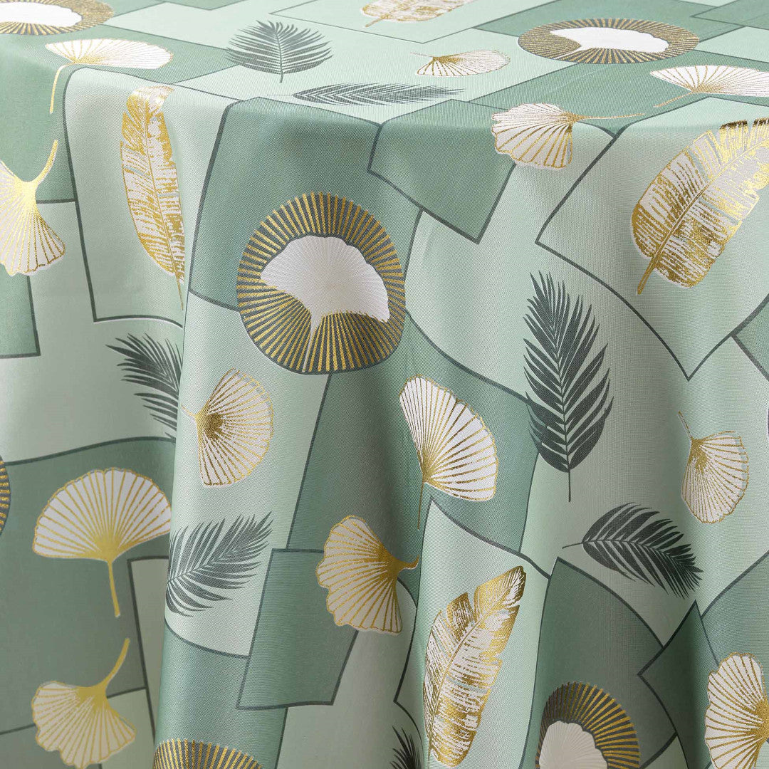 Nærbillede af Natane Sage rund dugs bladmønster med guld detaljer