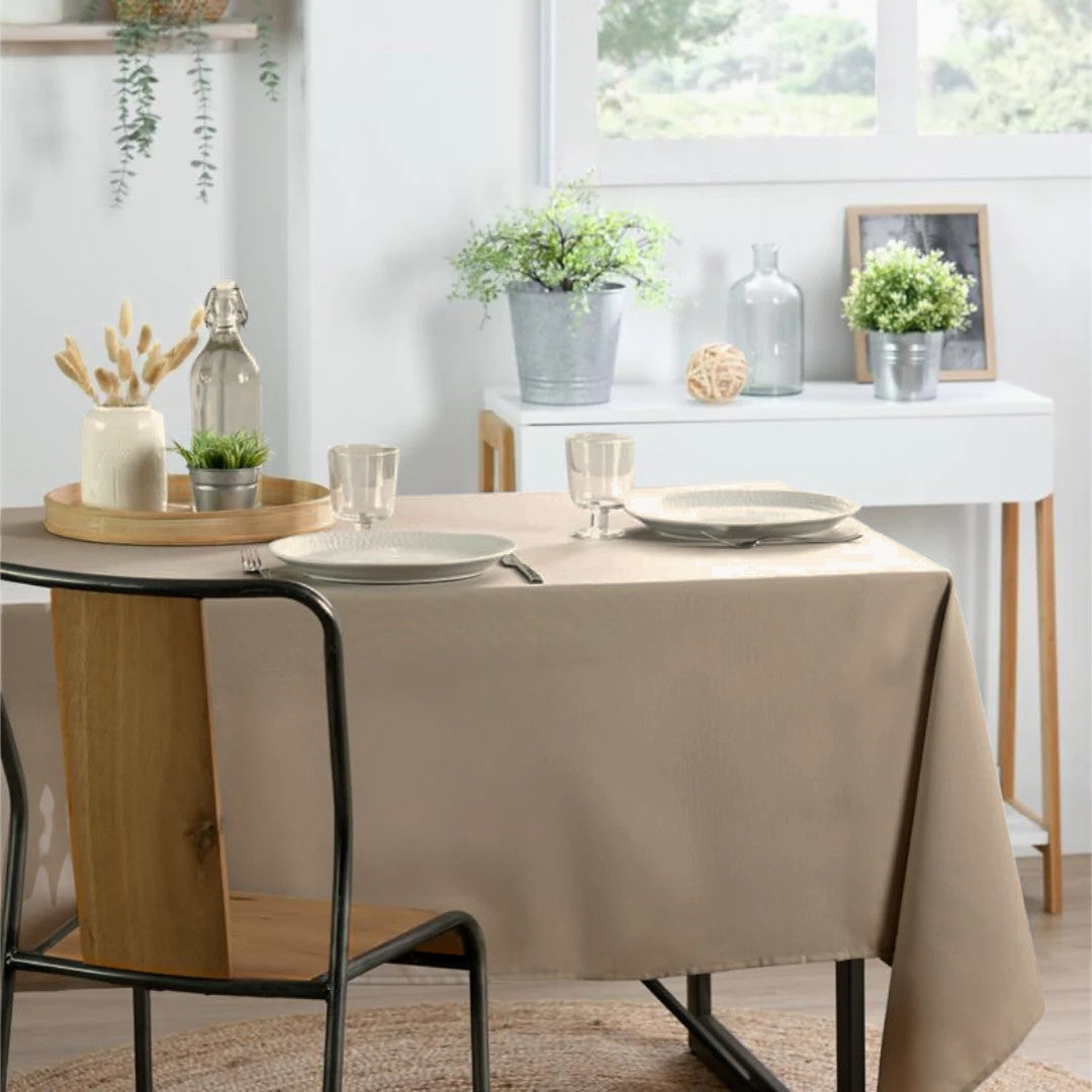 Nelson, ensfarvet rektangulær dug med anti-plet 145 x 300 cm - Hørfarvet
