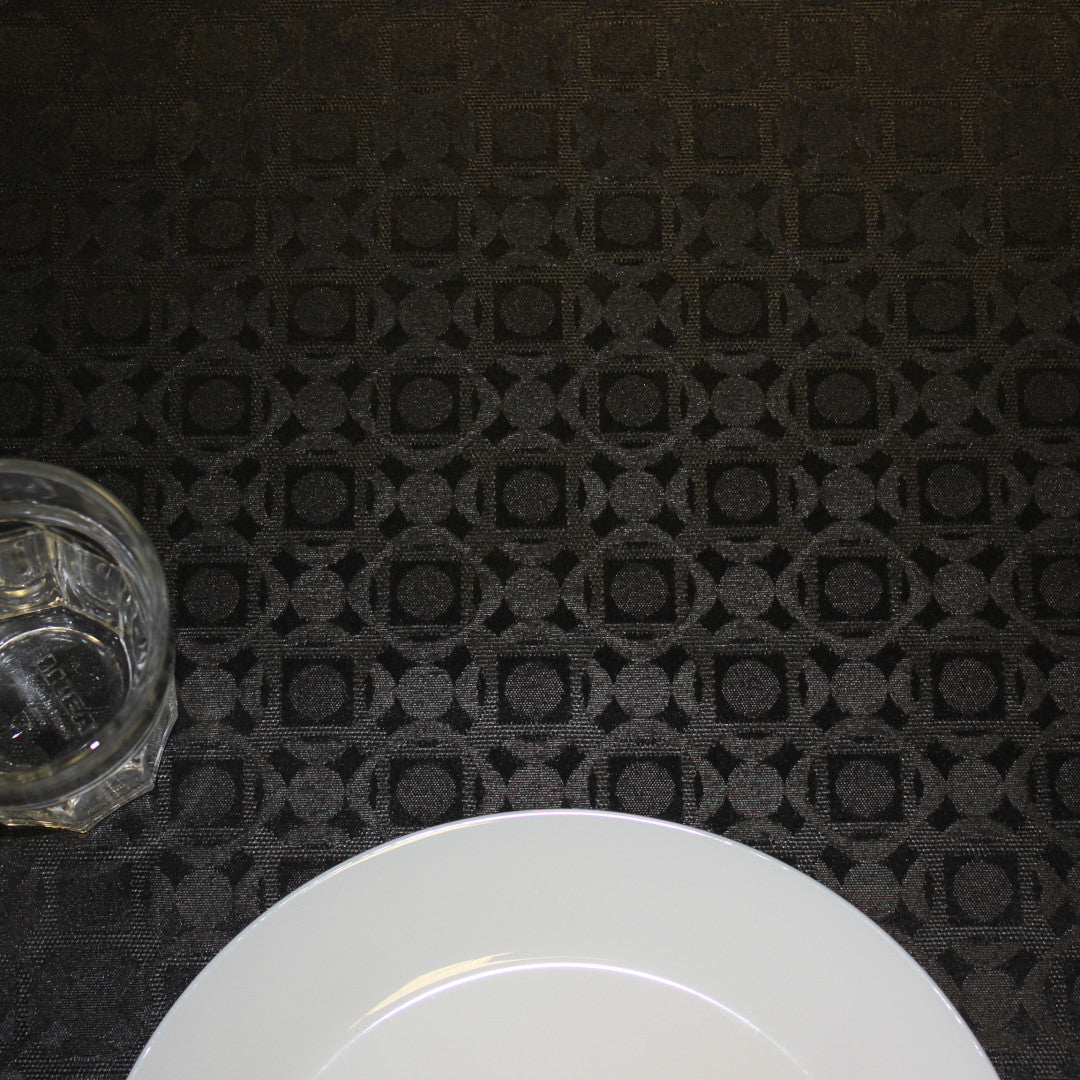 Nobel Black akryldug med geometrisk mønster i sorte nuancer, 160 cm