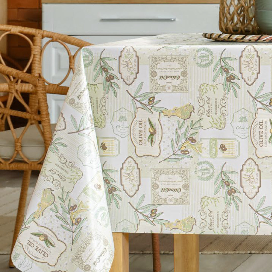 Oliven Olie - Lysegrøn voksdug med fine oliven etiketter, oliven og olivengrene