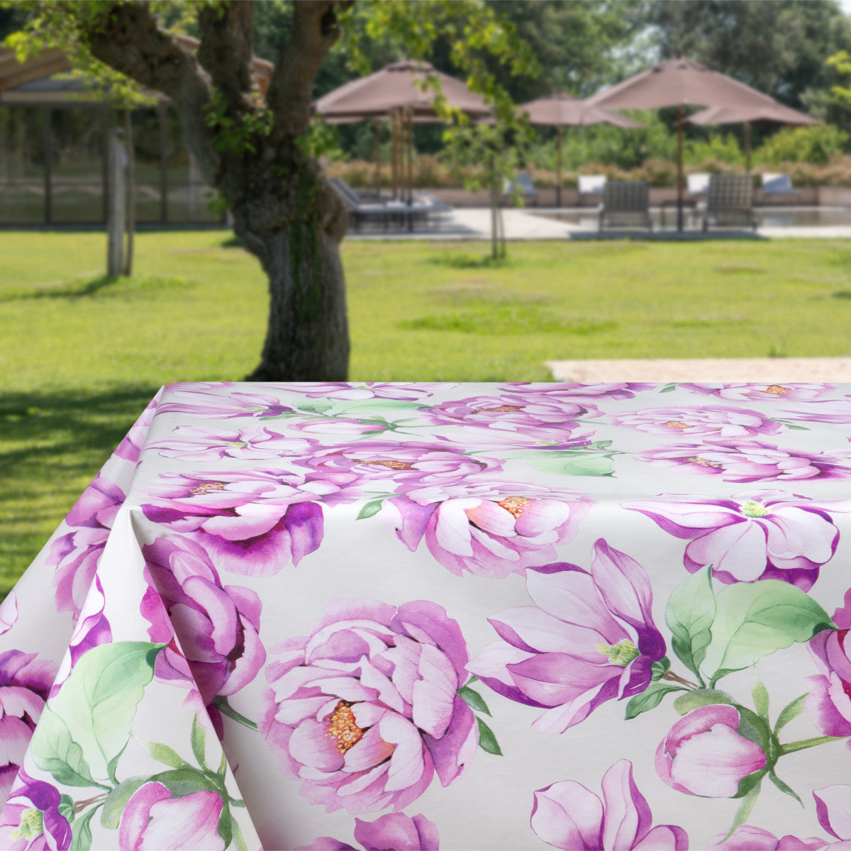 Pæonens Skønhed - Hvid voksdug med pæoner