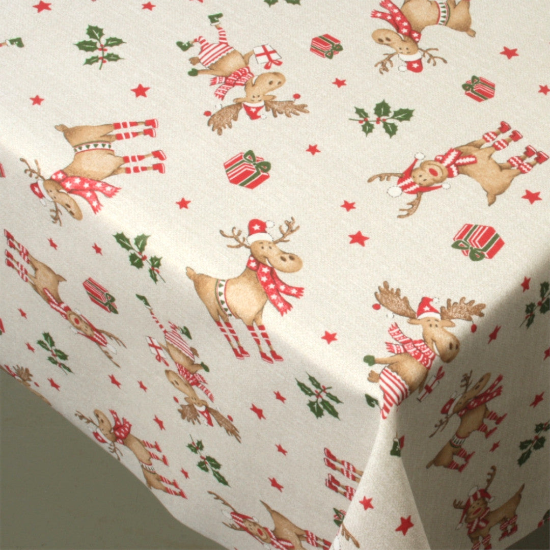 Nærbillede af Rudolf Julefest juledug med Rudolf og kristtjørn.