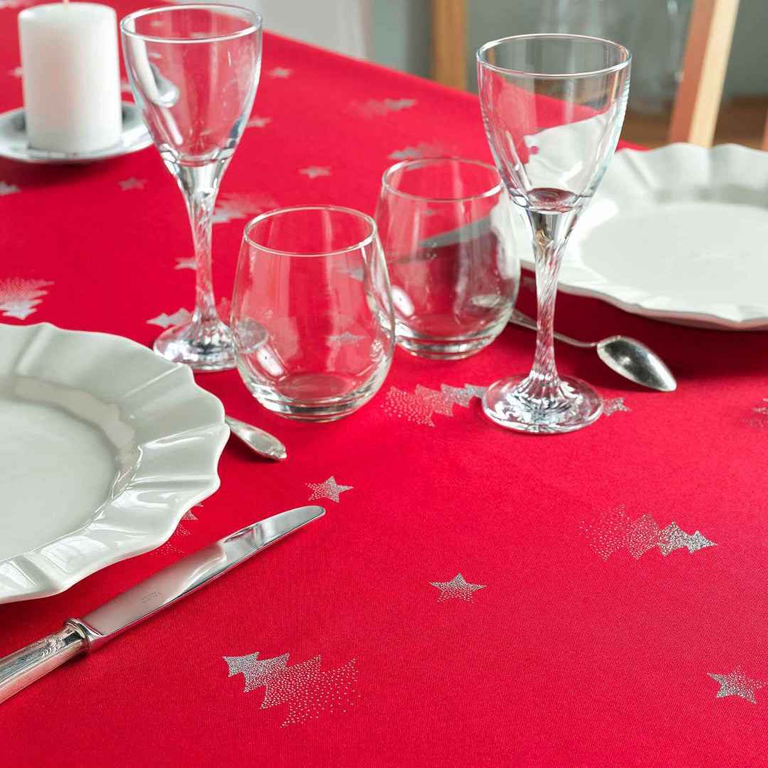Opdækning med Safir 150 x 300 cm, rød/sølv juledug til julemiddag