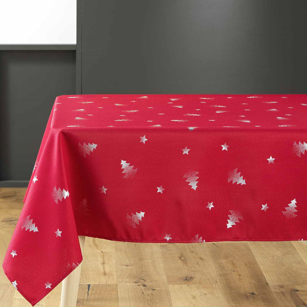 Safir 150 x 300 cm, rød juledug med sølvprint på bord.