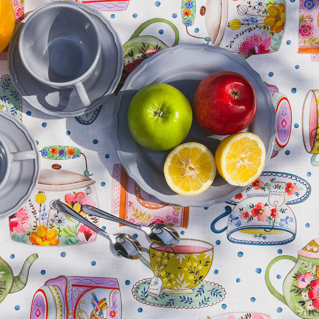 Salone da Tè Bianco - Sød og sjov akryldug med alt til tedrikkeren