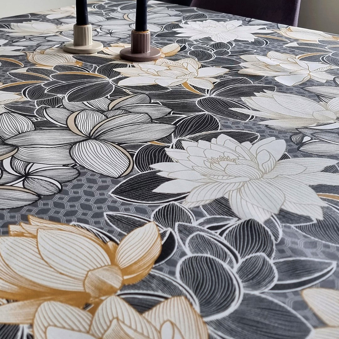 Lotus Sort - Akryldug med flotte blade - 135 cm bred