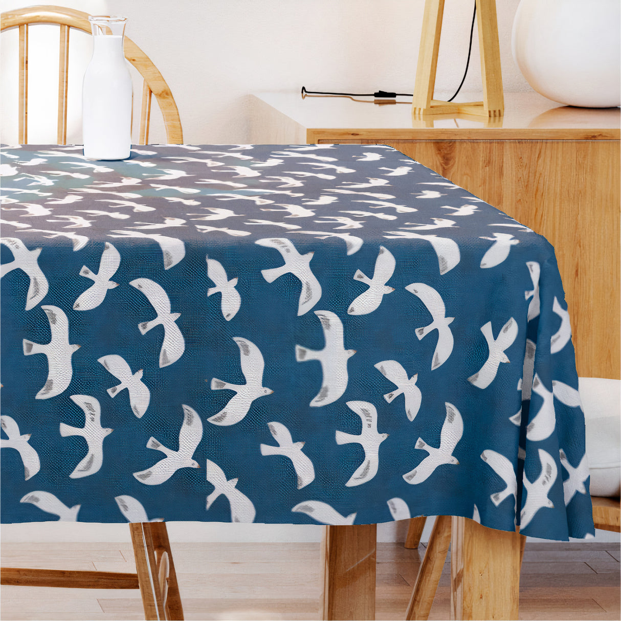Moulette - Akryldug med fugle på blå baggrund - 155 cm bred