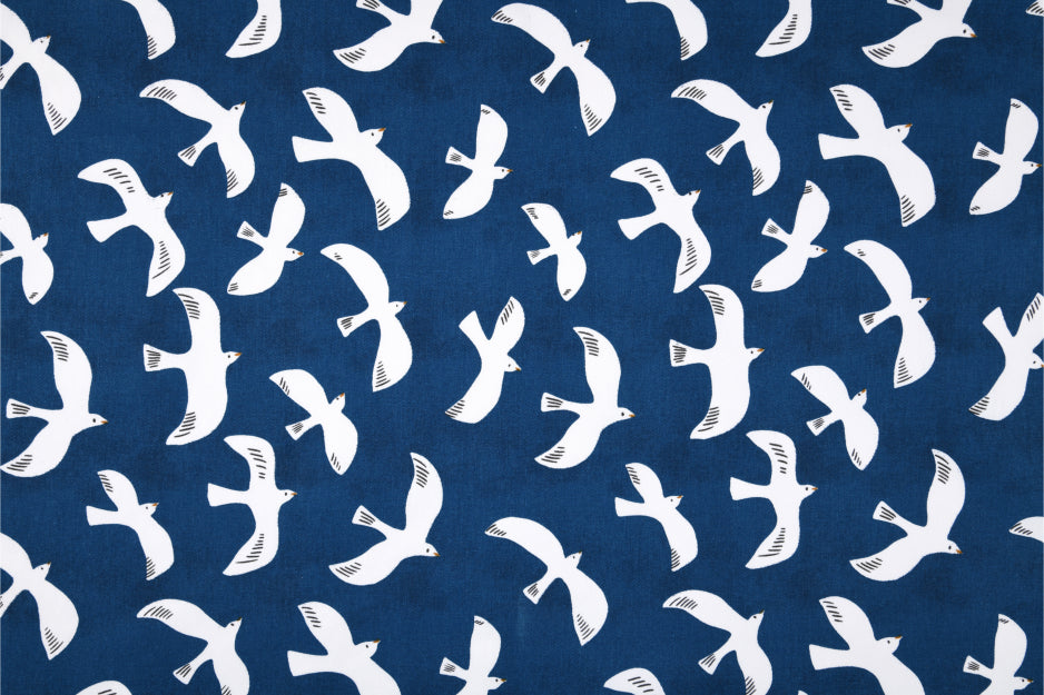 Mouette - Akryldug med måger på blå baggrund - 155 cm bred