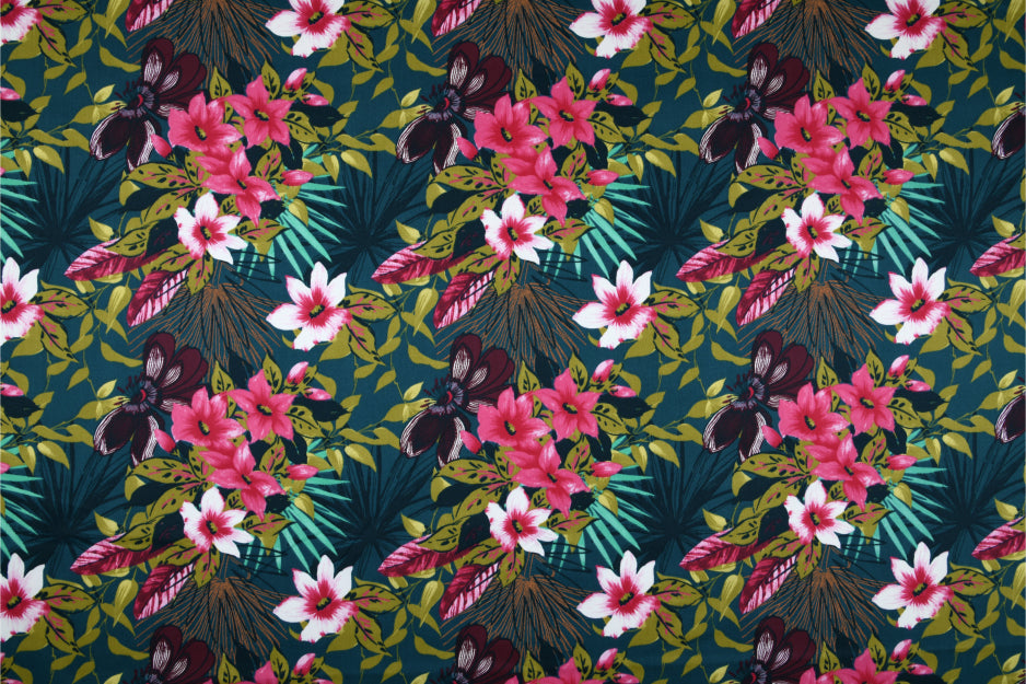 Ahuna - Akryldug med flotte blomster på petroleumsfarvet baggrund - 155 cm bred