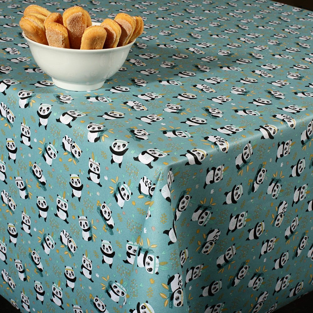 Sichuan - Akryldug med små pandaer 140 cm bred