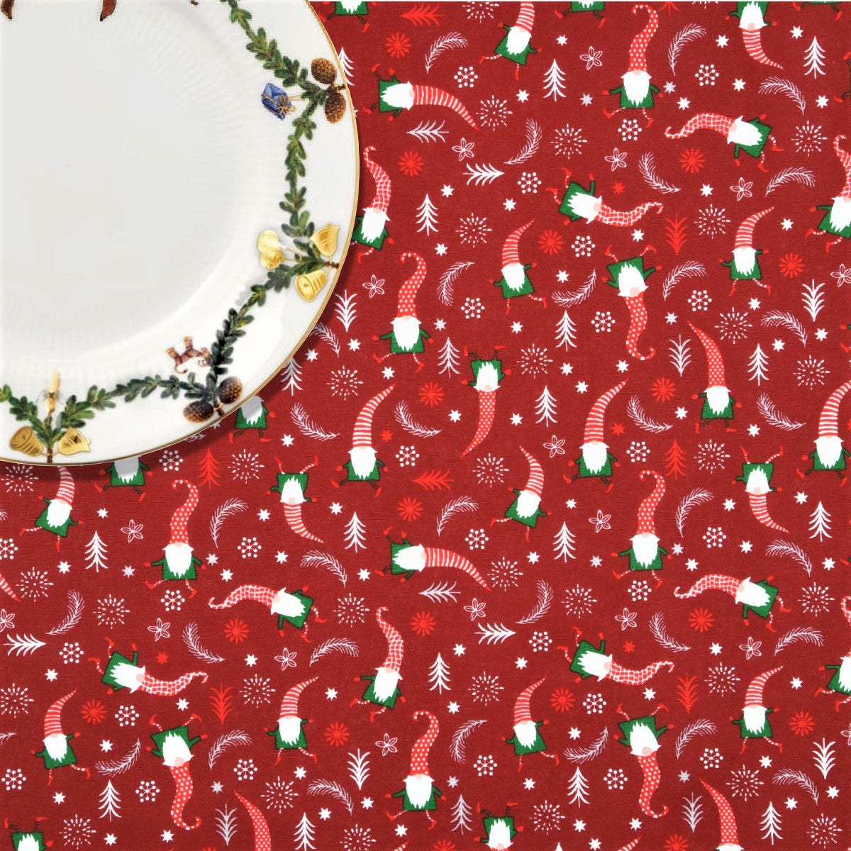 Skovnisser Rød - Juleakryldug med nisser, gran og stjerner
