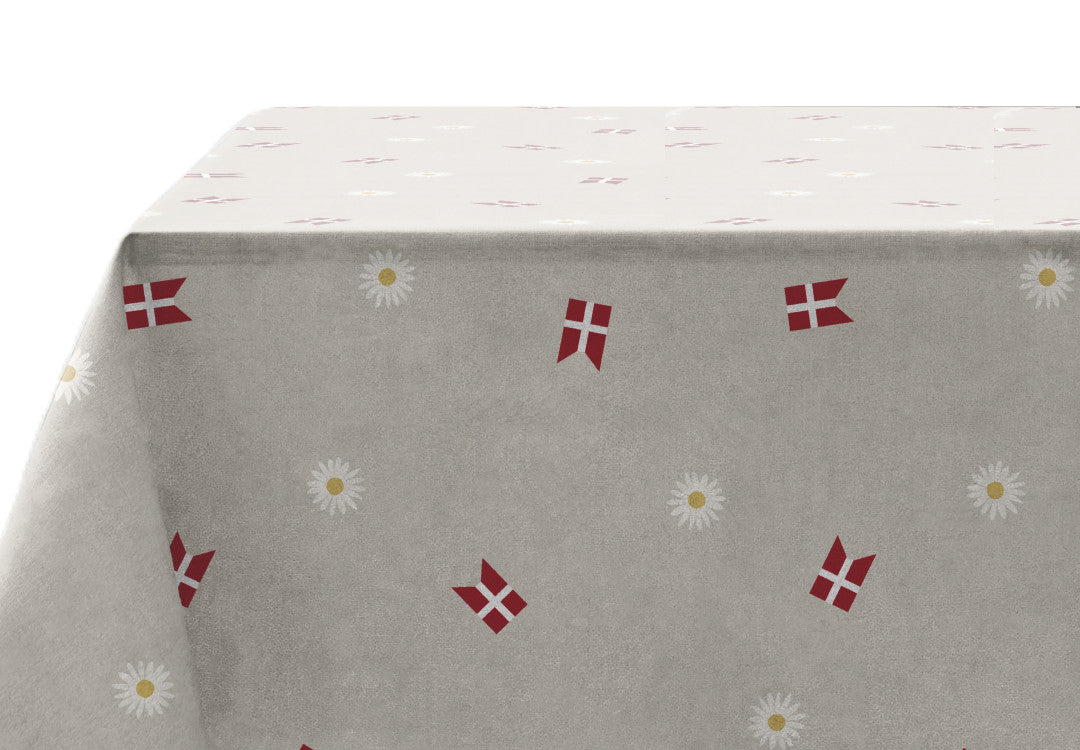 Södahl Tillykke akryldug med Dannebrog og margueritter set fra siden.