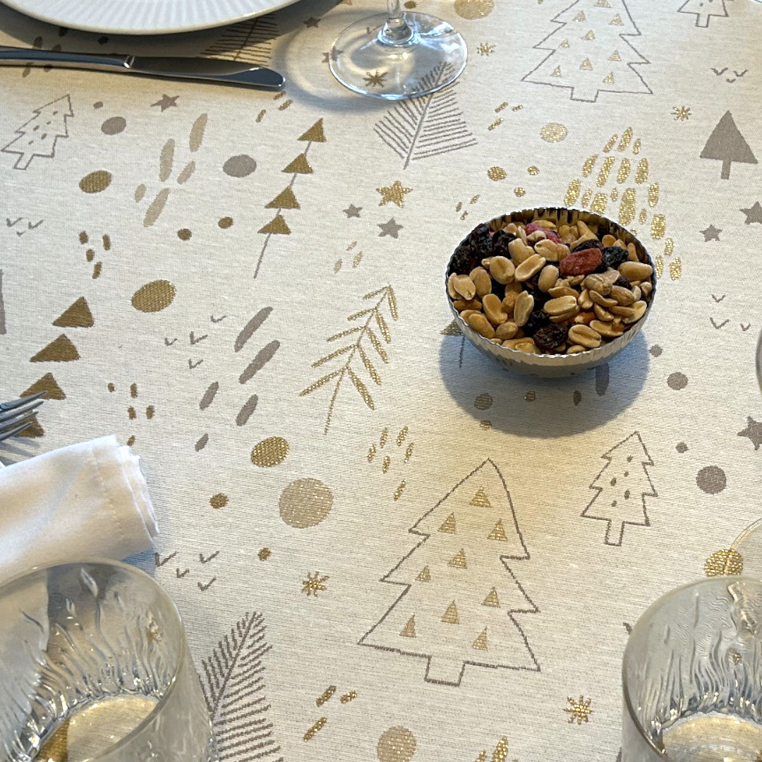 Spor i Granskoven Råhvid - Juleakryldug med lurex guldeffekt og antiskrid
