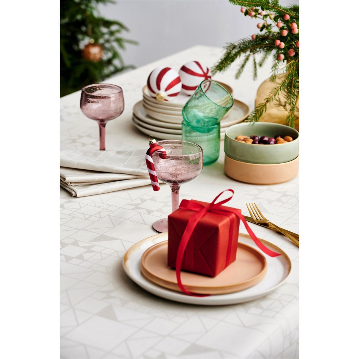 Södahl Star Damask Lys Beige - Klassisk Juledug - Damaskvævet akryldug med antiskrid