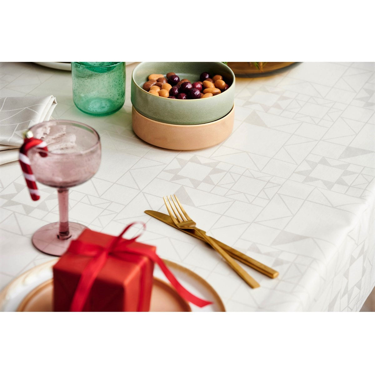 Södahl Star Damask Lys Beige - Klassisk Juledug - Damaskvævet akryldug med antiskrid