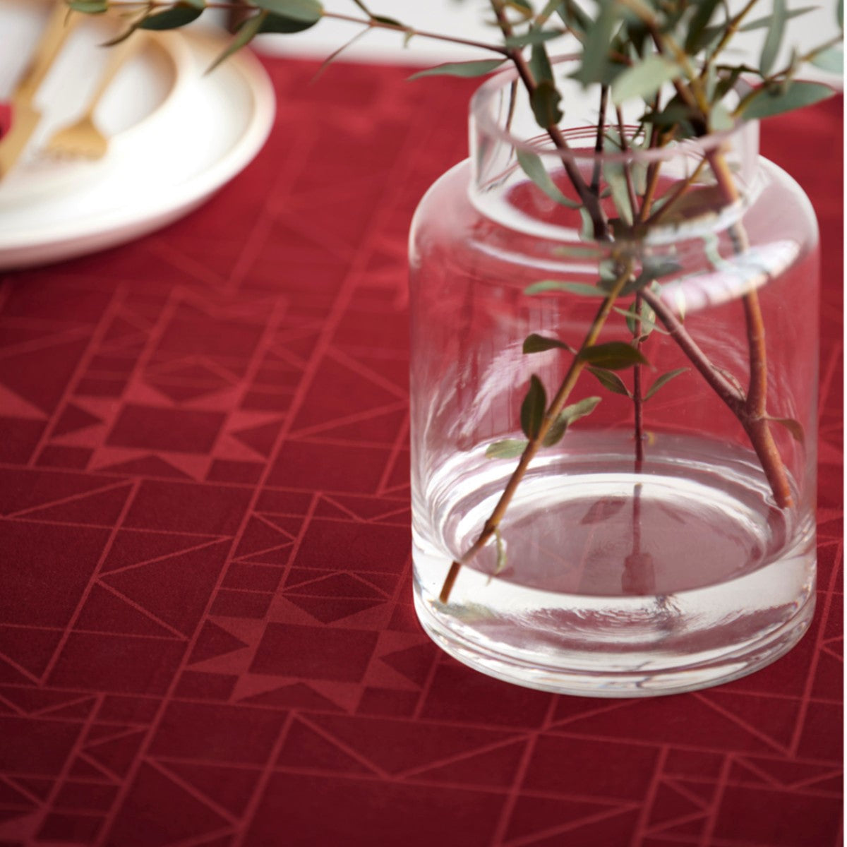 Södahl Star Damask Red - Klassisk Juledug - Damaskvævet akryldug med antiskrid