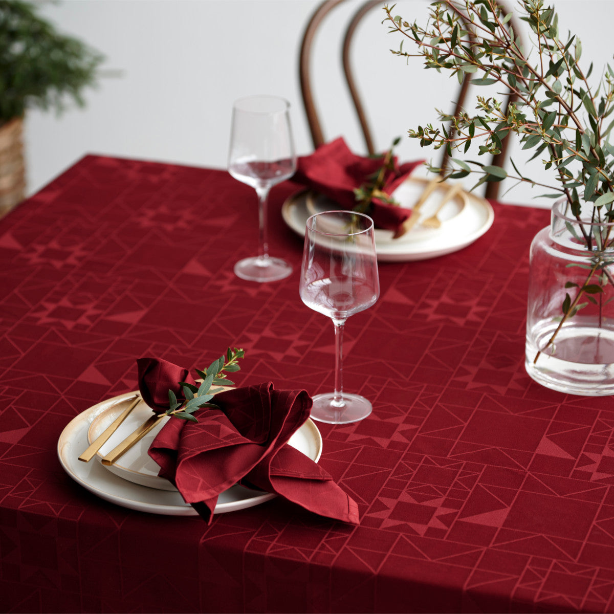 Södahl Star Damask Red - Klassisk Juledug - Damaskvævet akryldug med antiskrid