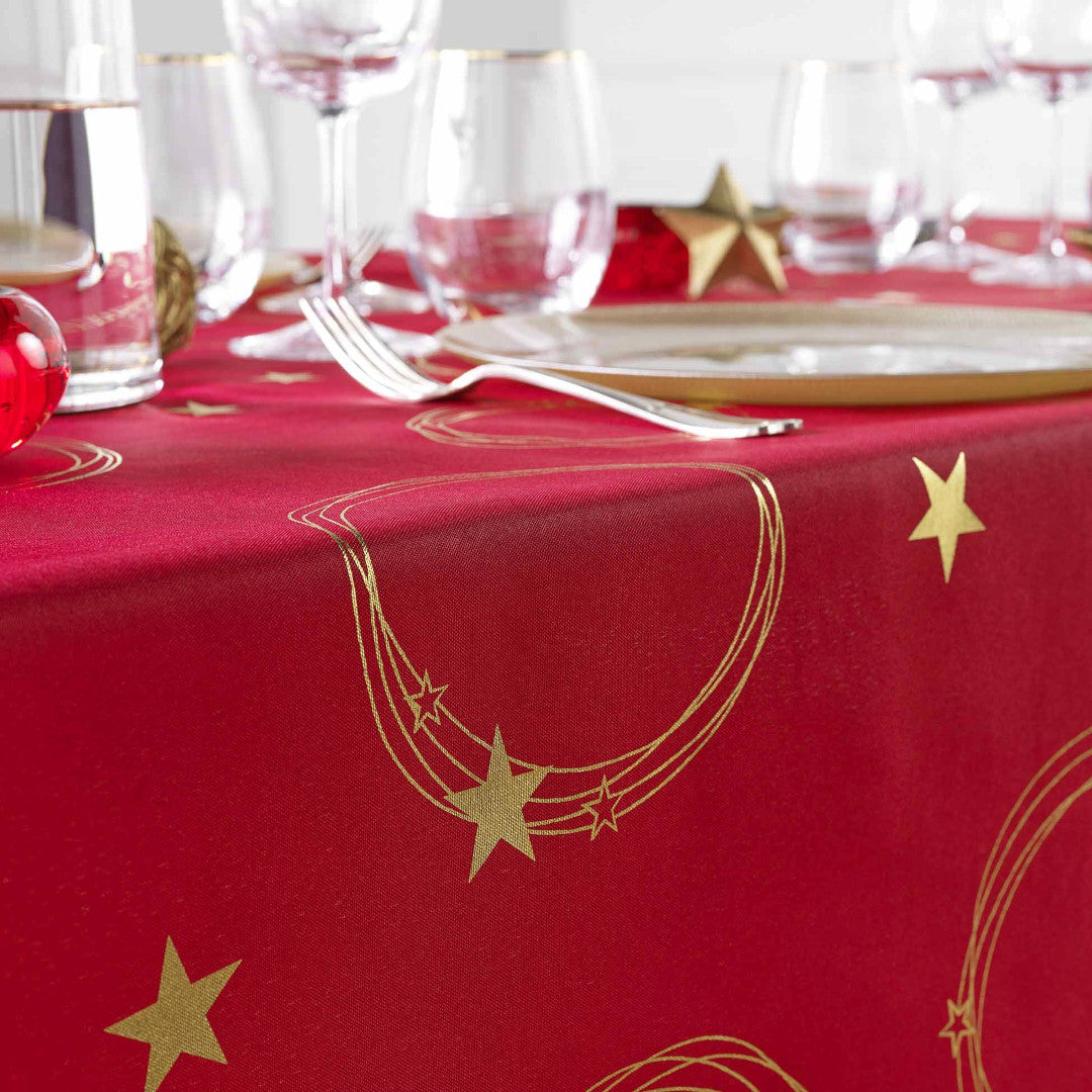 Star Metallic Print Red/Gold - Rød juledug med guldprint, 150 x 240 cm, nærbillede