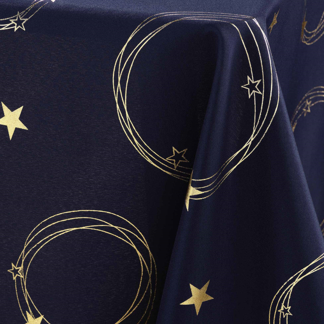 Nærbillede af hjørnet på Star 150 x 240 cm blå juledug med guldprint