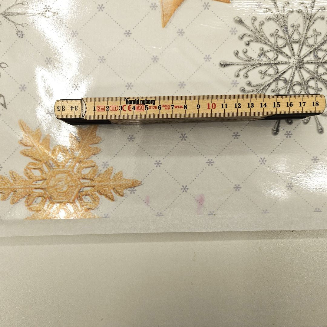 2. SORTERING - Starlina klar plast - Gennemsigtig voksdug med stjerner i guld og sølv