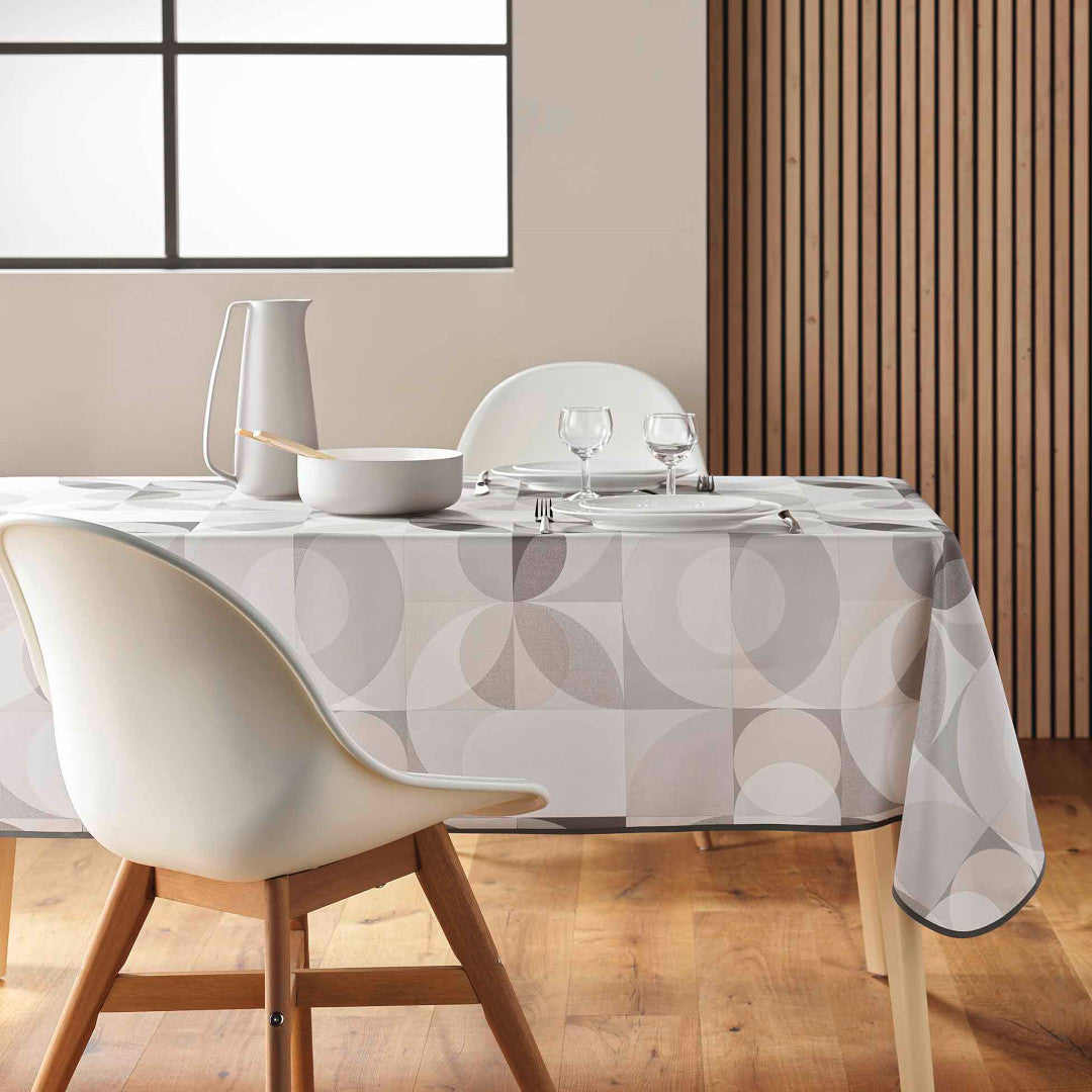 Rektangulær Tessouro Natural dug dækket på spisebord med moderne tilbehør