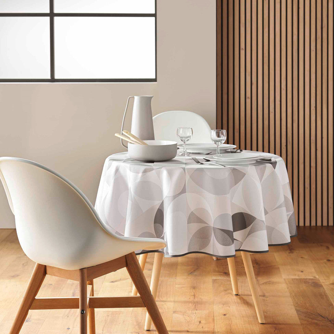 Tessouro Natural dug på et spisebord med moderne dekorationer