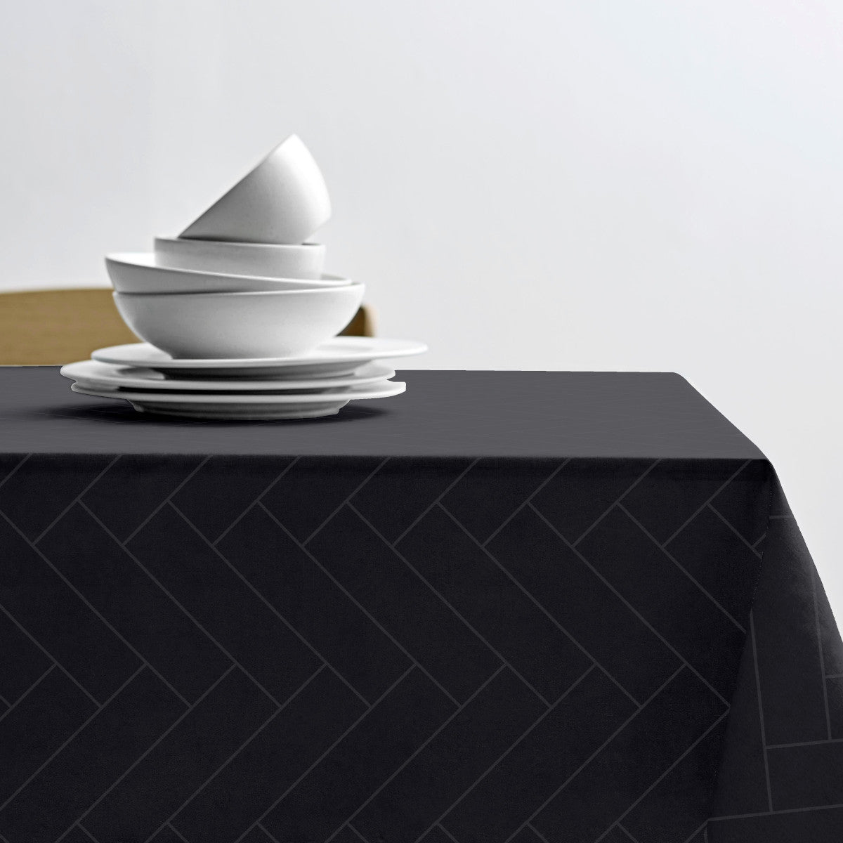 Södahl Tiles Ash mørkegrå, klassisk damaskvævet akryldug på bord