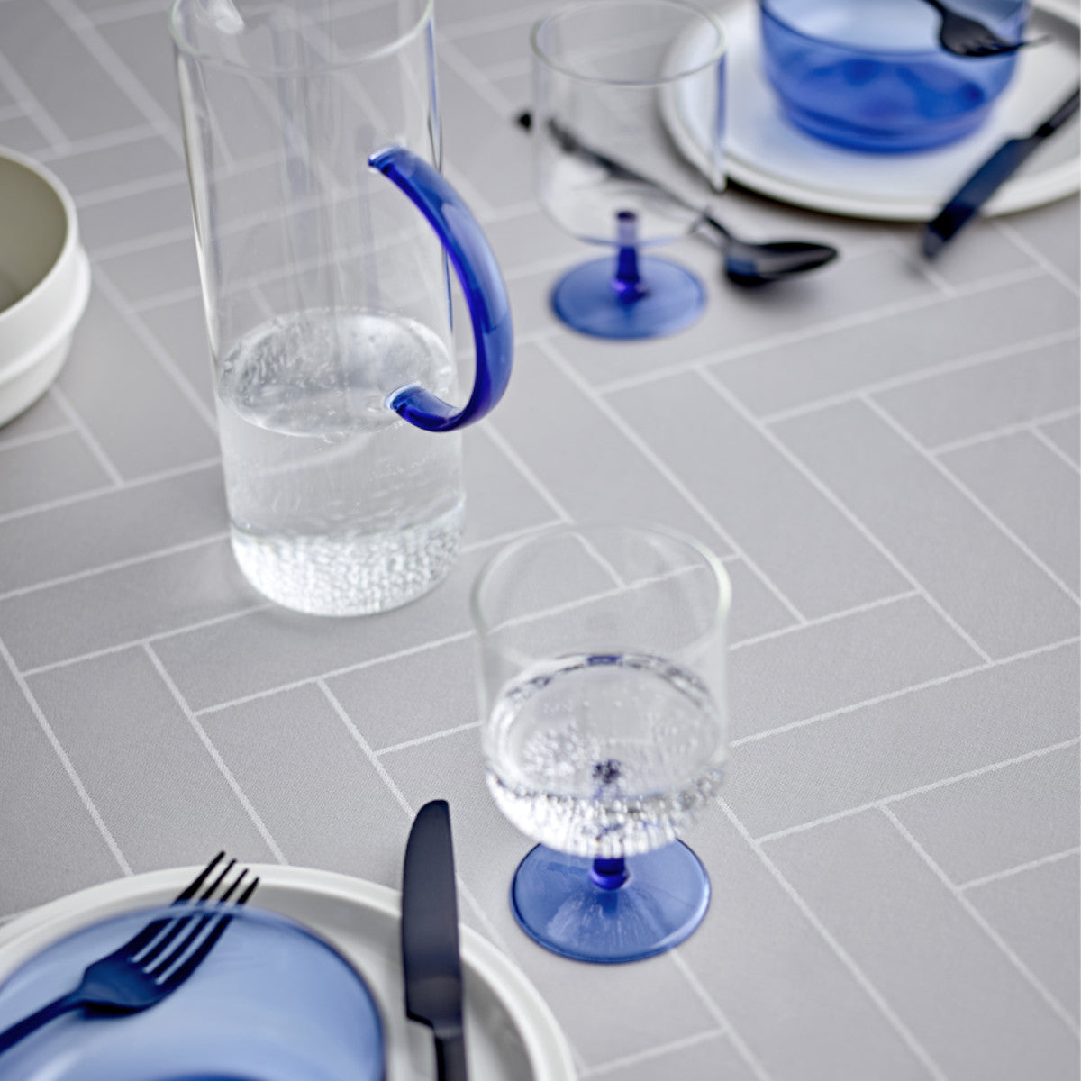 Tiles Light Grey - Södahl damaskvævet akryldug 100% bomuld med antiskrid, nærbillede