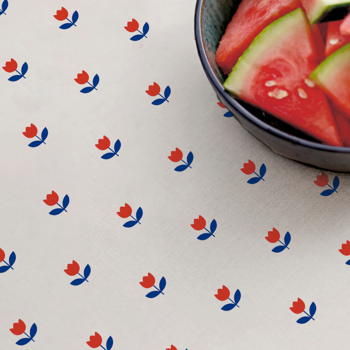 Nærbillede - Tulip Royal Blue - Sødahl akryldug med tulipanmotiv i rød og blå