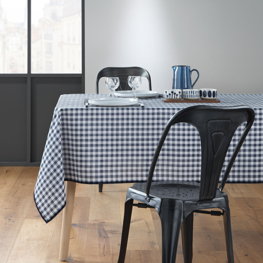 Vichy Blå 150 x 240 cm, rektangulær dug med anti-plet og tern, miljøbillede