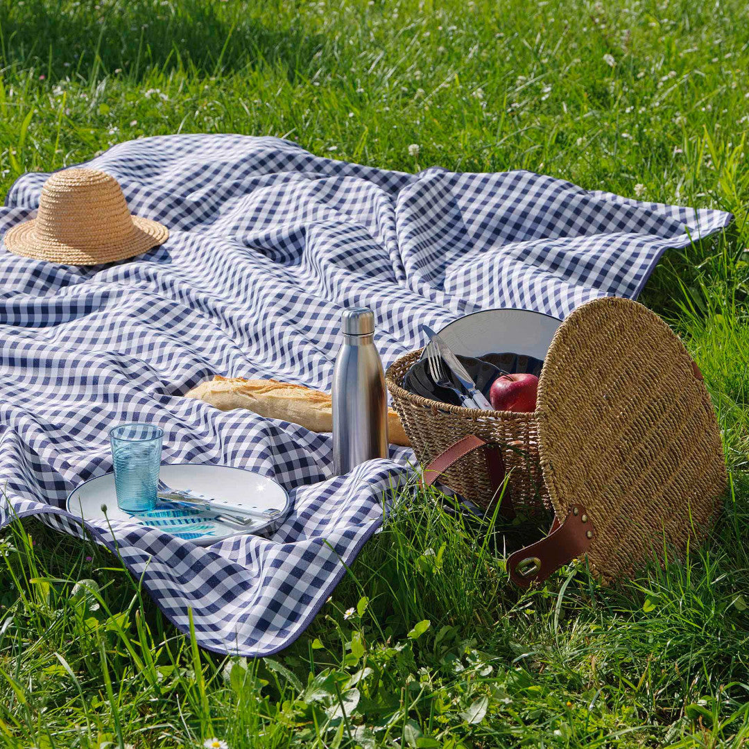 Vichy Blå Ø 180 cm, rund dug med anti-plet og tern, udenfor