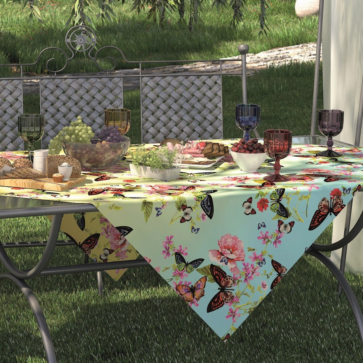 Aimee, voksdug med masser af sommerfugle og blomster