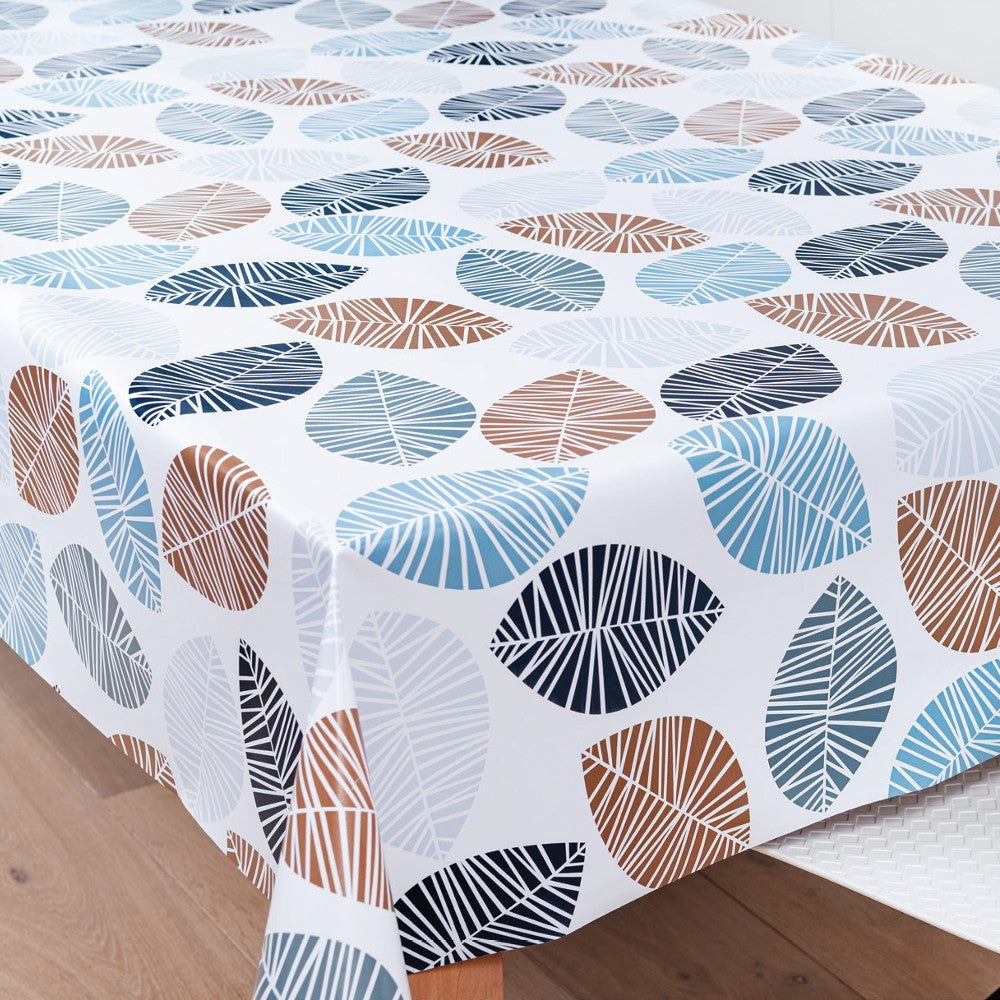 Grafiske Blade Brownie, voksdug med flotte blade i grå, sort, blå og brun