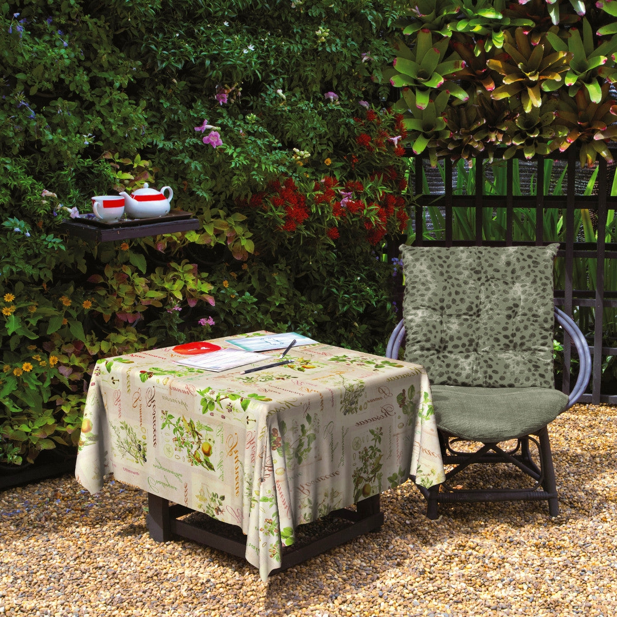 Rosalie, smuk voksdug med æbler, pærer, hyben og oliven