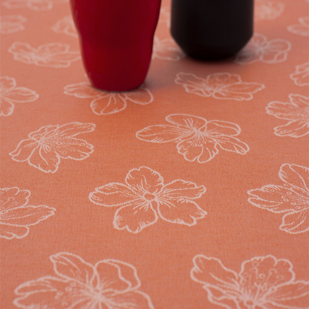 Adalis Orange - Damaskvævet akryldug med stregblomst, 140 cm