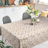 Blomsterflor Beige – Let præget voksdug med hvide blomster, miljø