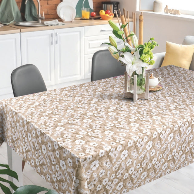 Blomsterflor Beige – Let præget voksdug med hvide blomster, miljø