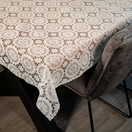 Creme Chantilly – Cremefarvet blondedug med romantisk rosetmønster, hjørne