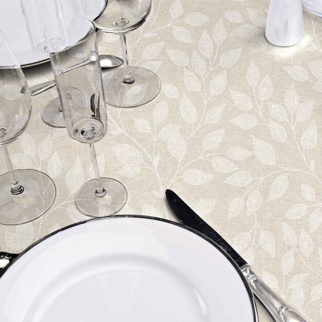 Duchesse – Voksdug med glat hørlook og elegant bladmønster, nærbillede